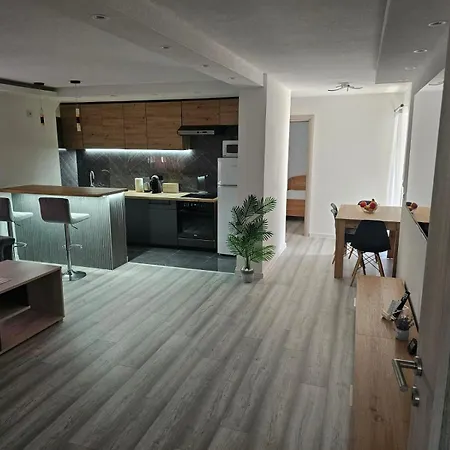 Royal Ambience アパート *